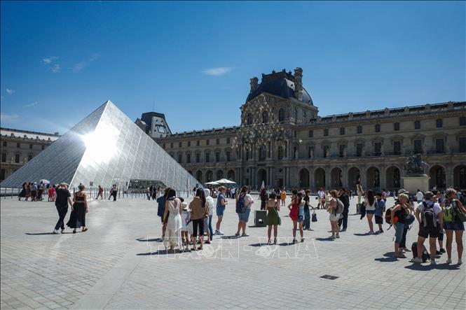 Trời nắng gay gắt tại Paris, Pháp. Ảnh: THX/TTXVN phát