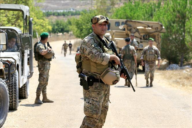 Binh sĩ quân đội Liban làm nhiệm vụ tại thị trấn Zawtar al-Gharbiyah, miền Nam Liban, ngày 22/7/2026. Ảnh: THX/TTXVN phát