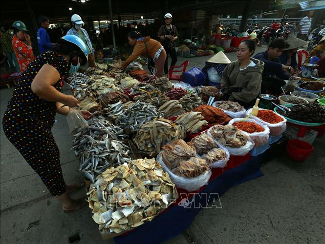 Đặc sản sông nước nơi khu chợ. Ảnh: Duy Khương - TTXVN