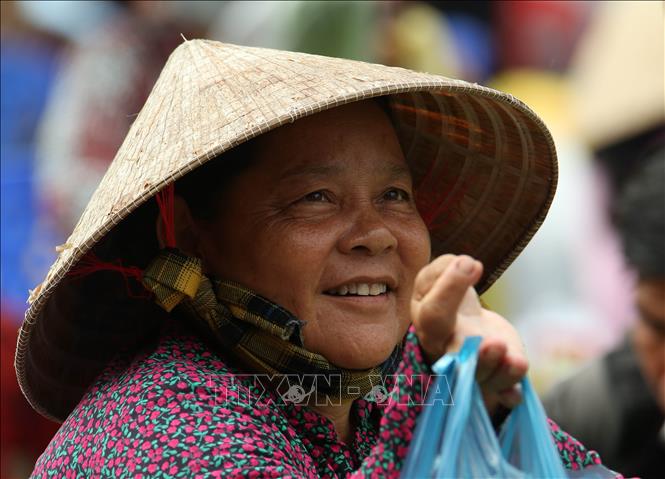 Nụ cười với ánh mắt hy vọng nơi khu chợ. Ảnh: Duy Khương – TTXVN