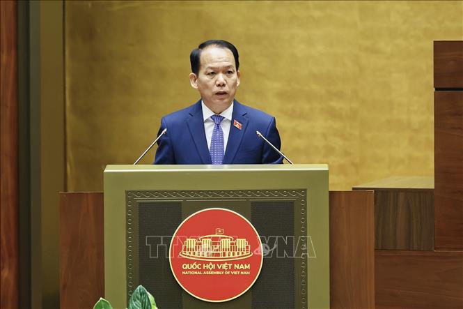 Bộ trưởng Bộ Tư pháp Hoàng Thanh Tùng trình bày Tờ trình về dự án Luật Hòa giải ở cơ sở (sửa đổi). Ảnh: Doãn Tấn - TTXVN