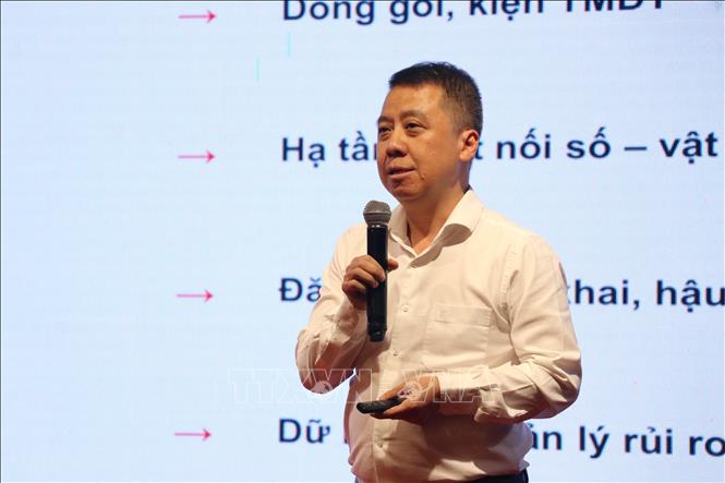 Ông Lã Hoàng Trung, Vụ trưởng Vụ Bưu chính, Bộ Khoa học và Công nghệ, phát biểu về Dự án Luật Bưu chính (sửa đổi). Ảnh: Khoa Chương - TTXVN