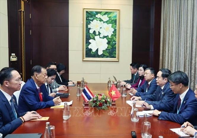 Trong chương trình tham dự Đại hội đồng Liên Nghị viện các Quốc gia Đông Nam Á lần thứ 45 (AIPA-45), chiều 19/10/2024, Thủ đô Vientiane, Lào, Chủ tịch Quốc hội Trần Thanh Mẫn gặp Chủ tịch Quốc hội, Chủ tịch Hạ viện Vương quốc Thái Lan Wan Muhamad Noor Matha. Ảnh: Thống Nhất – TTXVN