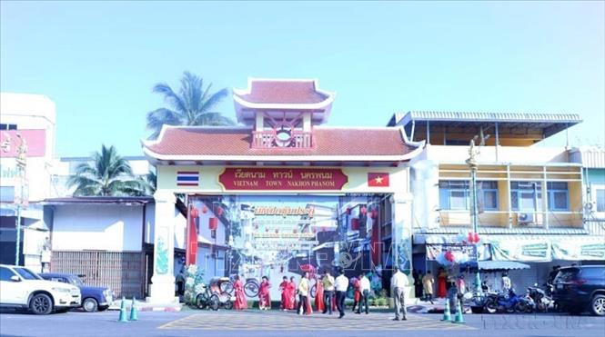  Lễ khánh thành Cổng Phố văn hóa Thái Lan - Việt Nam nằm trên phố Nittayo, một tuyến đường lớn của tỉnh Nakhon Phanom (Thái Lan, 10/10/2024). Ảnh: Huy Tiến - TTXVN