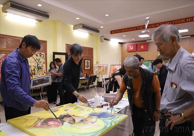 Chương trình giao lưu văn hóa nghệ thuật giữa các họa sĩ hai nước Việt Nam – Thái Lan, hướng tới kỷ niệm 50 năm thiết lập quan hệ ngoại giao hai nước (Thái Lan, 24/5/2026). Ảnh: TTXVN
