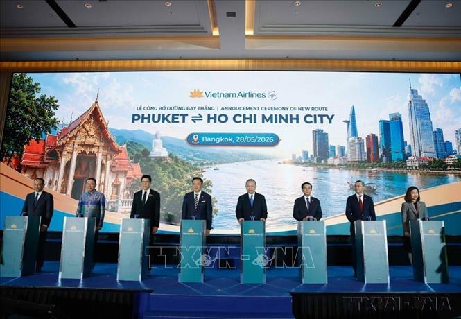Tổng Bí thư, Chủ tịch nước Tô Lâm và Thủ tướng Thái Lan Anutin Charnvirakul thực hiện nghi thức công bố đường bay thẳng Phuket - TP Hồ Chí Minh của Hãng hàng không quốc gia Việt Nam (Vietnam Airlines) tại Diễn đàn Doanh nghiệp Việt Nam - Thái Lan (Bangkok, 28/5/2026). Ảnh: Thống Nhất – TTXVN