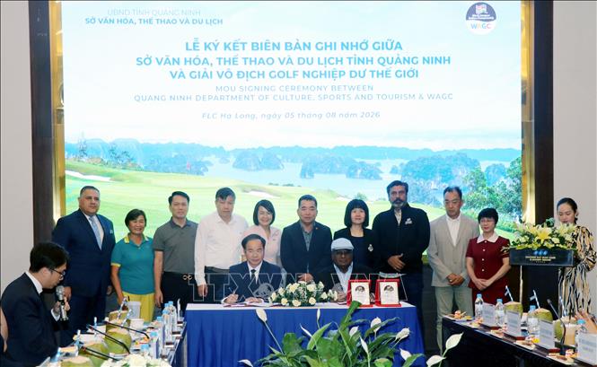 Lễ ký biên bản ghi nhớ giữa Sở Văn hóa, Thể thao và Du lịch Quảng Ninh với WAGC. Ảnh: Văn Đức - TTXVN
