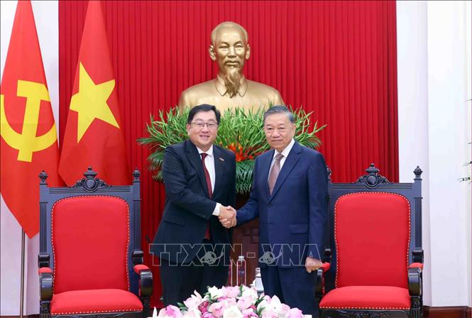 Tổng Bí thư, Chủ tịch nước Tô Lâm tiếp Đại sứ Đặc mệnh toàn quyền Malaysia tại Việt Nam Dato’ Tan Yang Thai. Ảnh: Phạm Kiên - TTXVN