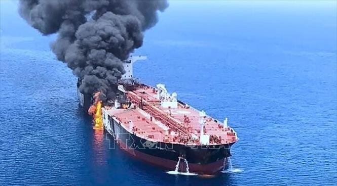 Lực lượng vũ trang Yemen đã tiến hành nhiều cuộc tấn công nhằm vào các tàu có liên quan đến Israel, đặc biệt là các tàu vận chuyển hàng hóa đến các cảng do Israel kiểm soát qua Biển Đỏ, Ấn Độ Dương và eo biển Bab al-Mandab. Ảnh: IRNA/TTXVN phát