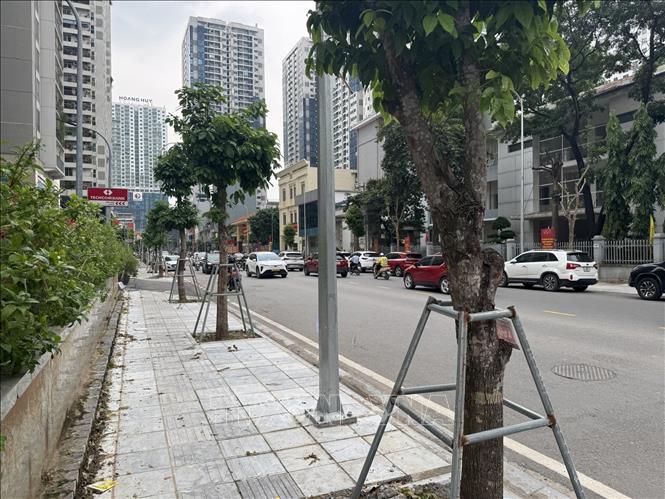 Các hạng mục liên quan đến hoàn thiện hạ tầng kỹ thuật, chỉnh trang vỉa hè, hệ thống chiếu sáng, cây xanh cũng đã được hoàn thiện. Ảnh: Quốc Lũy - TTXVN