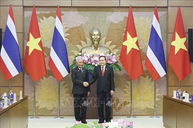 Chủ tịch Quốc hội Trần Thanh Mẫn và Chủ tịch Quốc hội kiêm Chủ tịch Hạ viện Thái Lan Sophon Zaram chụp ảnh chung. Ảnh: Doãn Tấn – TTXVN