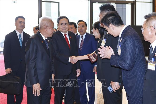 Chủ tịch Quốc hội Trần Thanh Mẫn với đoàn đại biểu Thái Lan. Ảnh: Doãn Tấn – TTXVN