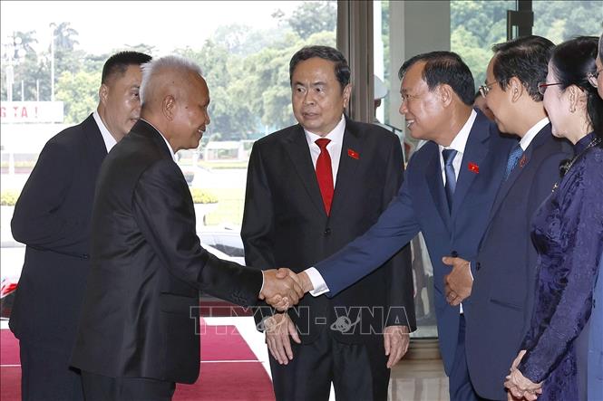Chủ tịch Quốc hội Trần Thanh Mẫn và đại biểu Việt Nam đón Chủ tịch Quốc hội kiêm Chủ tịch Hạ viện Vương quốc Thái Lan Sophon Zaram. Ảnh: Doãn Tấn – TTXVN