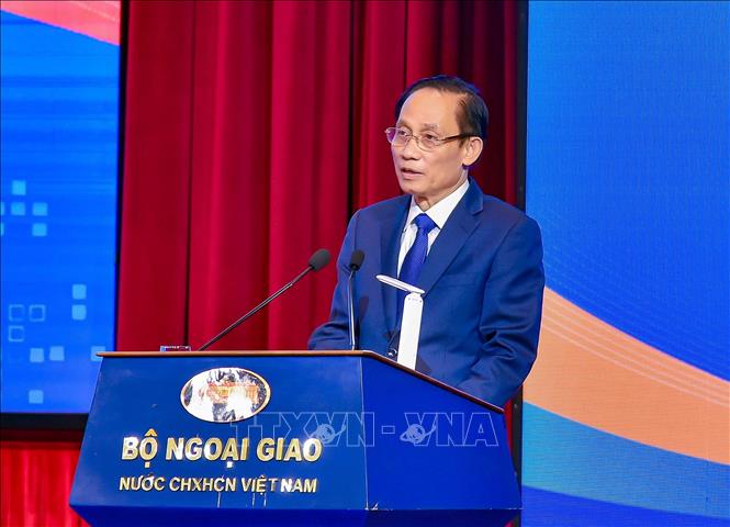 Đồng chí Lê Hoài Trung, Ủy viên Bộ Chính trị, Bộ trưởng Bộ Ngoại giao phát biểu. Ảnh: TTXVN
