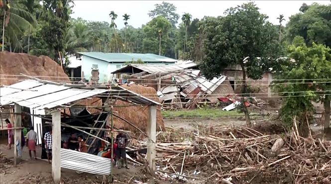 Cảnh đổ nát sau trận lũ quét tại khu vực Nepali Khuti, huyện Sivasagar, Ấn Độ. Ảnh: ANI/TTXVN phát