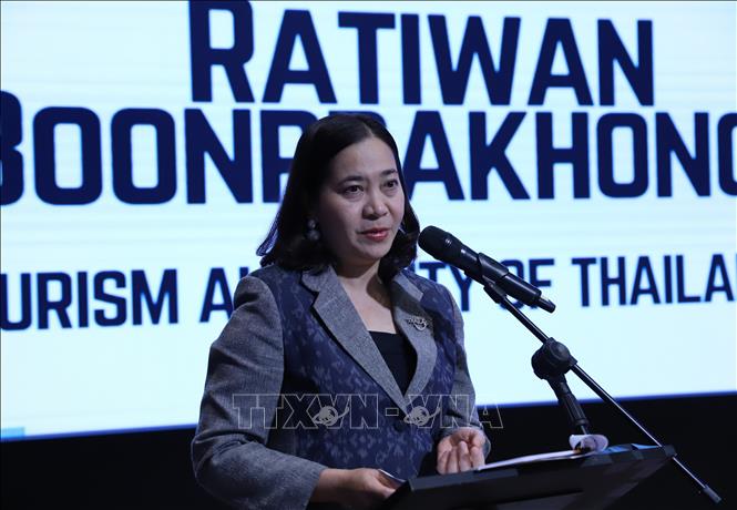 Bà Ratiwan Boonprakhong, Giám đốc thị trường Đông Nam Á, Nam Á và Nam Thái Bình Dương, Tổng cục Du lịch Thái Lan phát biểu. Ảnh: Đỗ Sinh - P/v TTXVN tại Thái Lan