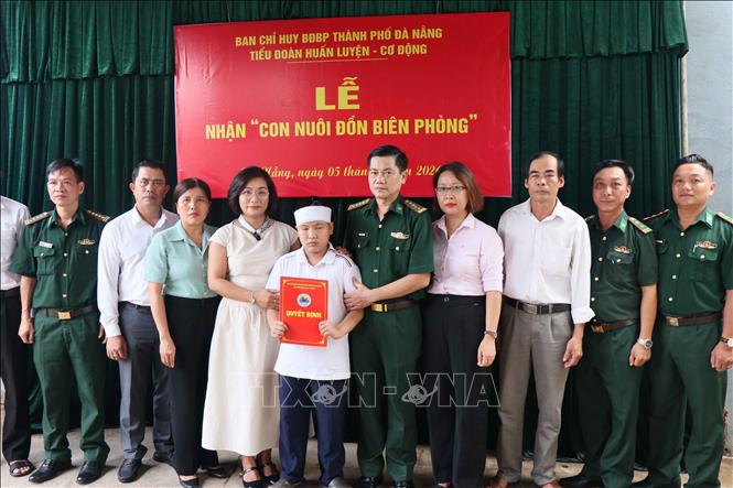 Xã Tây Hồ sẽ tiếp tục đồng hành và hỗ trợ cụ thể cho cháu Lê Viết Hồng Pháp có thêm điều kiện để học hết cấp 3. Ảnh: Đoàn Hữu Trung-TTXVN