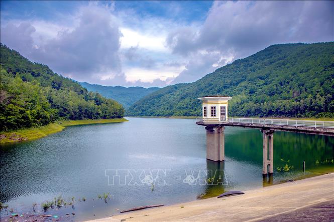 Khu vực hồ Xạ Hương, xã Tam Đảo (Phú Thọ), đang được khảo sát chuẩn bị đầu tư Dự án hầm đường bộ Tam Đảo. Ảnh: Hoàng Hùng - TTXVN