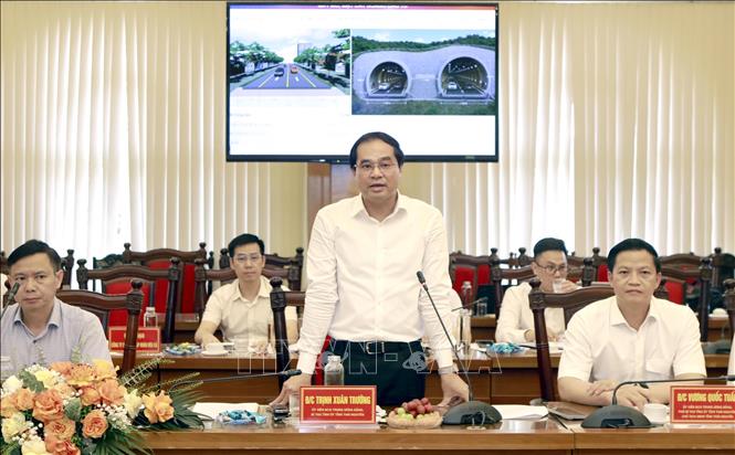 Bí thư Tỉnh ủy Thái Nguyên Trịnh Xuân Trường phát biểu tại buổi làm việc về chủ trương phối hợp nghiên cứu, chuẩn bị đầu tư Dự án hầm đường bộ Tam Đảo. Ảnh: Hoàng Hùng - TTXVN