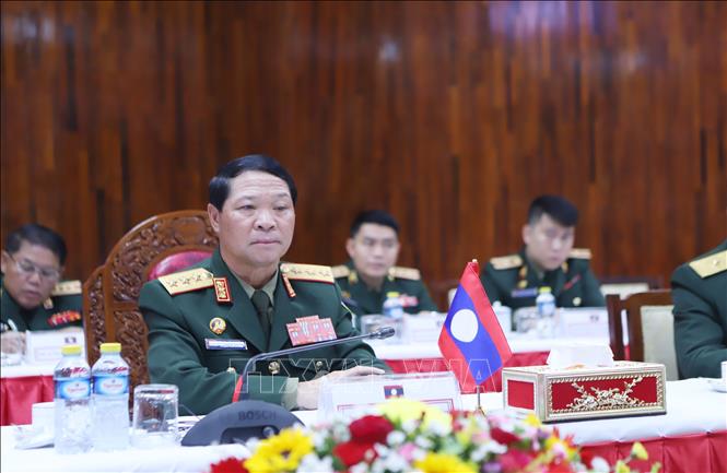 Thượng tướng Vongsone Inpanphim, Bí thư Trung ương Đảng, Thứ trưởng Bộ Quốc phòng, Chủ nhiệm Tổng cục Chính trị Quân đội nhân dân Lào, phát biểu tại Hội đàm với đoàn Tổng cục Chính trị Quân đội nhân dân Việt Nam. Ảnh: Xuân Tú - PV TTXVN tại Lào
