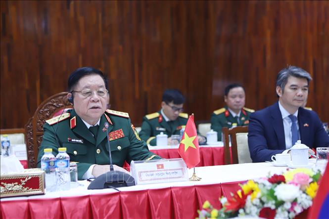 Đại tướng Nguyễn Trọng Nghĩa, Ủy viên Bộ Chính trị, Bí thư Trung ương Đảng, Ủy viên Thường vụ Quân ủy Trung ương, Chủ nhiệm Tổng cục Chính trị Quân đội nhân dân Việt Nam phát biểu tại cuộc hội đàm với Thượng tướng Vongsone Inpanphim, Bí thư Trung ương Đảng, Thứ trưởng Bộ Quốc phòng, Chủ nhiệm Tổng cục Chính trị Quân đội nhân dân Lào. Ảnh: Xuân Tú - PV TTXVN tại Lào