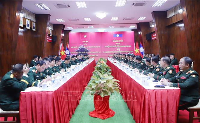 Hội đàm giữa Tổng cục Chính trị Quân đội nhân dân Việt Nam và Tổng cục Chính trị Quân đội nhân dân Lào. Ảnh: Xuân Tú - PV TTXVN tại Lào