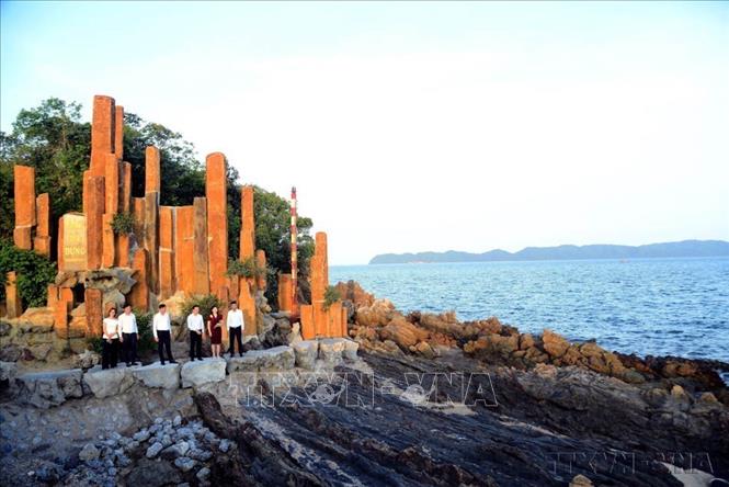 Quảng Ninh được đánh giá là một trong những vùng đất có nguồn tài nguyên du lịch nổi bật và đặc sắc nhất cả nước. Trong ảnh: Đảo Đá Dựng – điểm đến mới trên vịnh Bái Tử Long (tỉnh Quảng Ninh). Ảnh: Thanh Vân- TTXVN