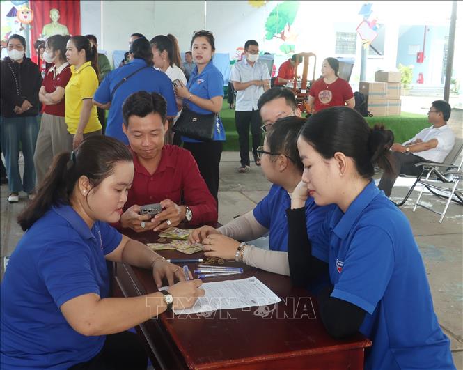 Đông đảo cán bộ, đoàn viên, hội viên và người dân xã Gành Hào đăng ký hiến máu. Ảnh: Tuấn Kiệt – TTXVN