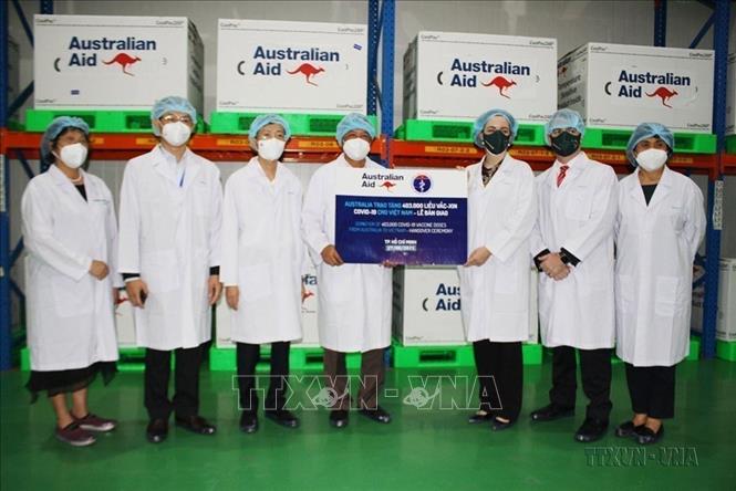 Lễ tiếp nhận 403.000 liều vaccine AstraZeneca - lô vaccine ngừa COVID-19 đầu tiên trong gói hỗ trợ 1,5 triệu liều vaccine mà Chính phủ Australia cam kết dành cho Việt Nam trong năm 2021 (TP Hồ Chí Minh, tháng 8/2021). Ảnh: TTXVN phát
