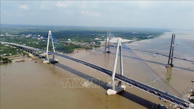 Cầu Mỹ Thuận nối hai tỉnh Tiền Giang và Vĩnh Long, tổng nguồn vốn đầu tư khoảng 2.000 tỷ đồng, trong đó, Chính phủ Australia tài trợ 66%, khánh thành và đưa vào hoạt động từ cuối tháng 5/2000. Ảnh: An Hiếu –TTXVN