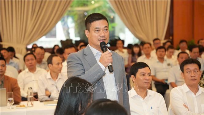 Doanh nghiệp trao đổi, nêu kiến nghị tại buổi đối thoại. Ảnh: Văn Dũng - TTXVN
