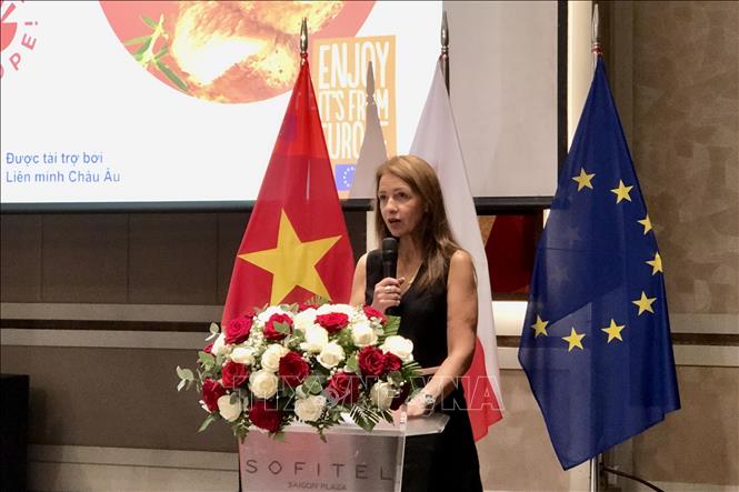 Bà Bozena Wroblewska, Chủ tịch Trung tâm Xúc tiến thuộc Phòng Thương mại Ba Lan phát biểu. Ảnh: Mỹ Phương – TTXVN