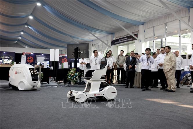 Các mẫu phương tiện tự hành do Cơ quan Nghiên cứu và Đổi mới Quốc gia (BRIN) phát triển. Ảnh: Đỗ Quyên – PV TTXVN tại Indonesia

