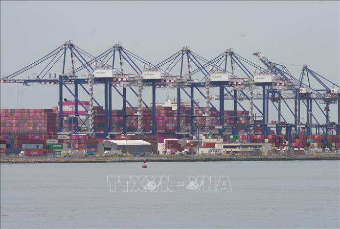 Cảng hàng hóa New York và New Jersey, Mỹ. Ảnh: THX/TTXVN phát