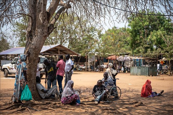 Người dân tại khu tị nạn ở ngoại ô Juba, Nam Sudan. Ảnh: THX/TTXVN phát