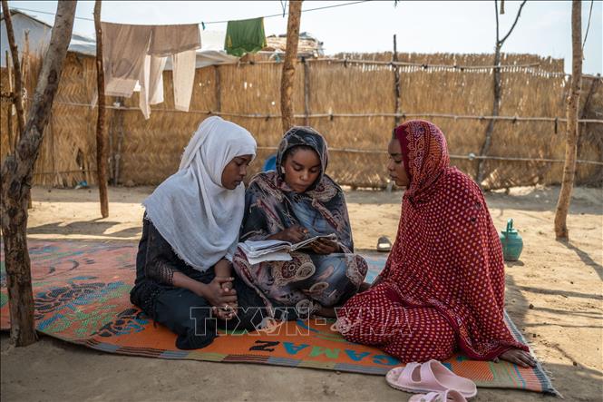 Người dân tại khu tị nạn ở ngoại ô Juba, Nam Sudan. Ảnh: THX/TTXVN phát