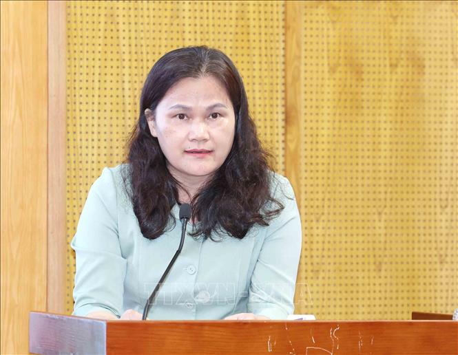 Phó Tổng Giám đốc Thông tấn xã Việt Nam Nguyễn Thị Sự trình bày tham luận tại hội nghị. Ảnh: Phương Hoa - TTXVN