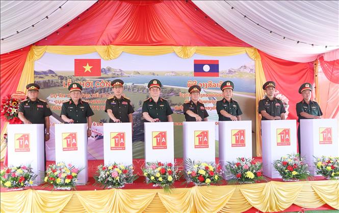 Gen. Nguyen Trong Nghia attends the groundbreaking ceremony for the headquarters of Battalion 988. VNA Photo: Xuân Tú 