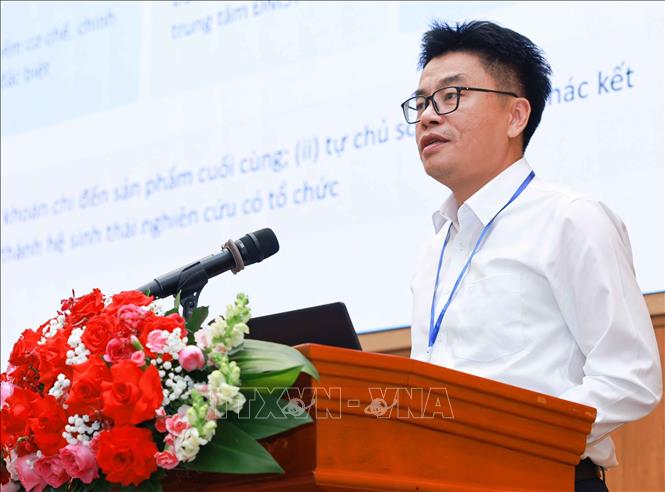 Đại diện Đại học Kinh tế Thành phố Hồ Chí Minh tham luận về 