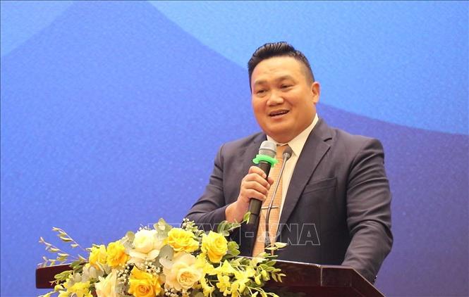 Ông Lê Quang Trung, Phó Tổng Giám đốc Tổng Công ty Hàng hải Việt Nam (VIMC) tham luận tại hội nghị. Ảnh: Hoàng Ngọc – TTXVN 