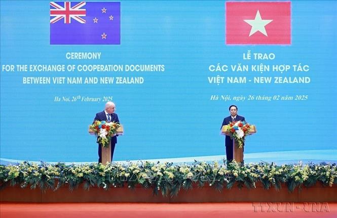 Thủ tướng Phạm Minh Chính và Thủ tướng New Zealand Christopher Luxon tuyên bố nâng cấp quan hệ Việt Nam - New Zealand lên Đối tác chiến lược toàn diện (Hà Nội, 26/2/2025). Ảnh: Dương Giang-TTXVN