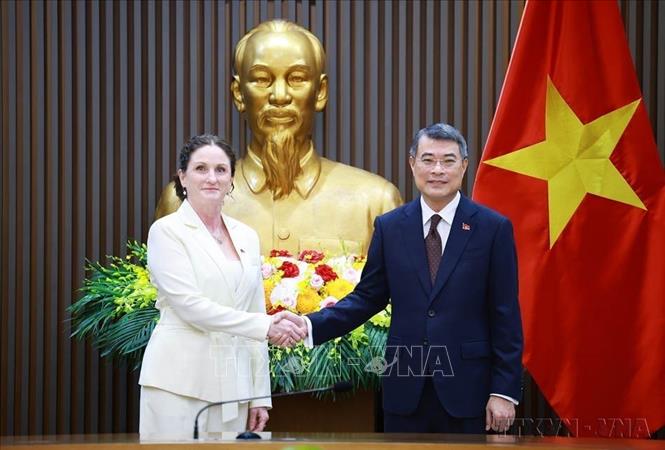 Thủ tướng Lê Minh Hưng tiếp Đại sứ New Zealand Caroline Beresford (Hà Nội, 30/7/2026). Ảnh: Dương Giang – TTXVN
