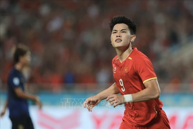 Phút 18, Đình Bắc ghi bàn mở tỷ số cho tuyển Việt Nam. Ảnh: Minh Quyết - TTXVN