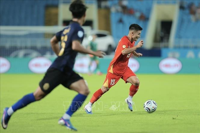 Kết thúc hiệp 1, đội tuyển Việt Nam tạm dẫn Campuchia 1 - 0 với bàn thắng duy nhất của Đình Bắc ở phút 18. Ảnh: Minh Quyết - TTXVN