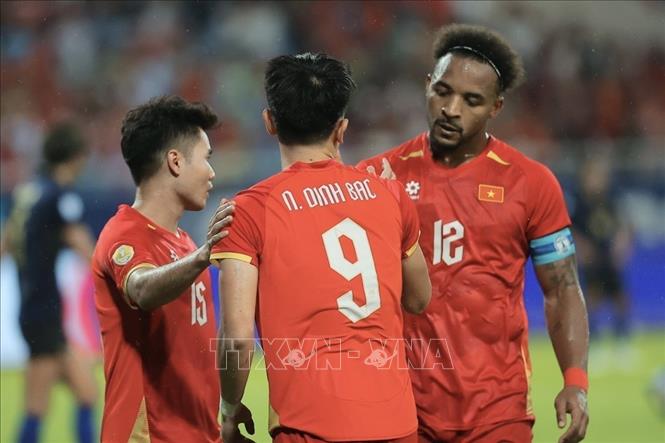 Đình Bắc ghi bàn ấn định chiến thắng 3 - 1 cho đội tuyển Việt Nam ở phút 89. Ảnh: Minh Quyết - TTXVN