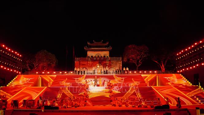 Chương trình biểu diễn nghệ thuật “Hào khí Thăng Long - Tinh hoa võ Việt” tại đêm khai mạc Festival Võ thuật quốc tế Hà Nội năm 2026. Ảnh: Tuyết Mai - TTXVN 
