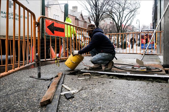 Công nhân xây dựng làm việc tại New York, Mỹ. Ảnh: THX/TTXVN phát
