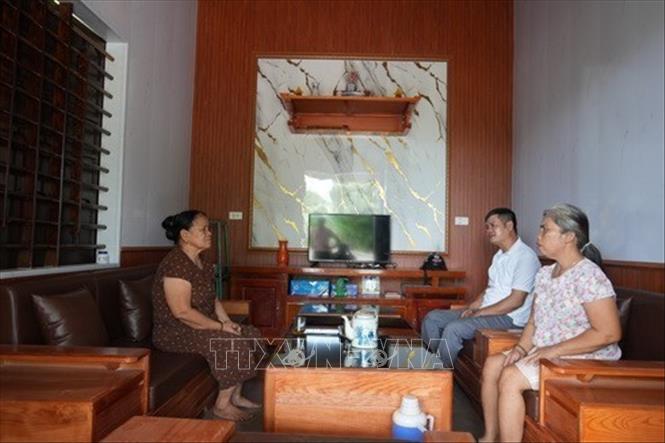 Sau nhiều năm sống trong căn nhà xuống cấp, chị Phan Thị Ngọc ở xóm Hưng Mỹ, xã Hưng Nguyên, Nghệ An, nạn nhân nhiễm chất độc da cam/dioxin đã có được căn nhà mới khang trang. Ảnh: Bích Huệ - TTXVN