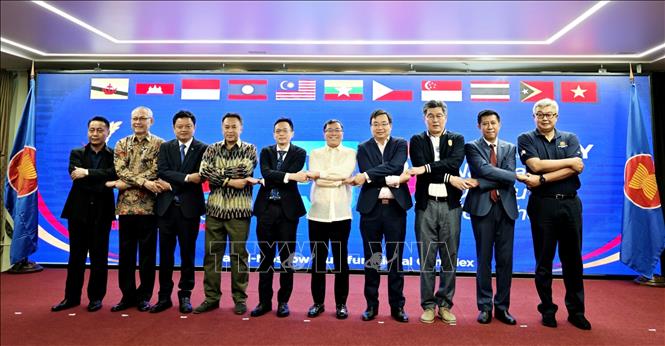 Các Đại sứ, Đại biện các nước ASEAN chụp ảnh chung. Ảnh: Tâm Hằng - PV TTXVN tại LB Nga