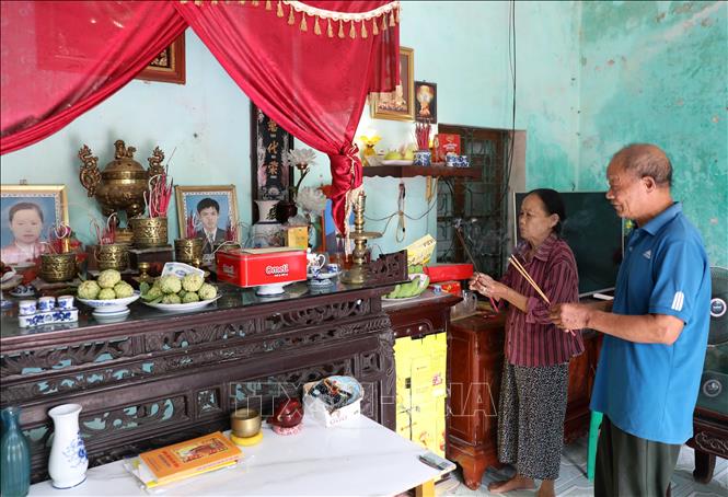 Người lính Trường Sơn Nguyễn Xuân Khoan (tổ dân phố Hùng Thắng, phường Trần Lãm, tỉnh Hưng Yên) trở về sau chiến tranh, dù đã ở tuổi 75 vợ chồng ông không có niềm vui quây quần bên con cháu như bao người bốn người con của ông lần lượt ra đi vì bệnh tật khi còn rất trẻ. Ảnh: Thế Duyệt – TTXVN